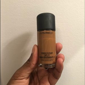 Studio Fix Fluid Foundation w/ SPF 15
